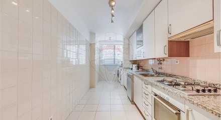 Residential - Condo/Apartment - T3 - Santa Clara, Lisbon - PT