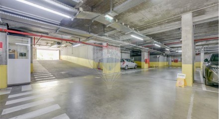 Residential - Condo/Apartment - T3 - Santa Clara, Lisbon - PT