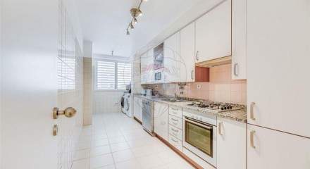 Residential - Condo/Apartment - T3 - Santa Clara, Lisbon - PT