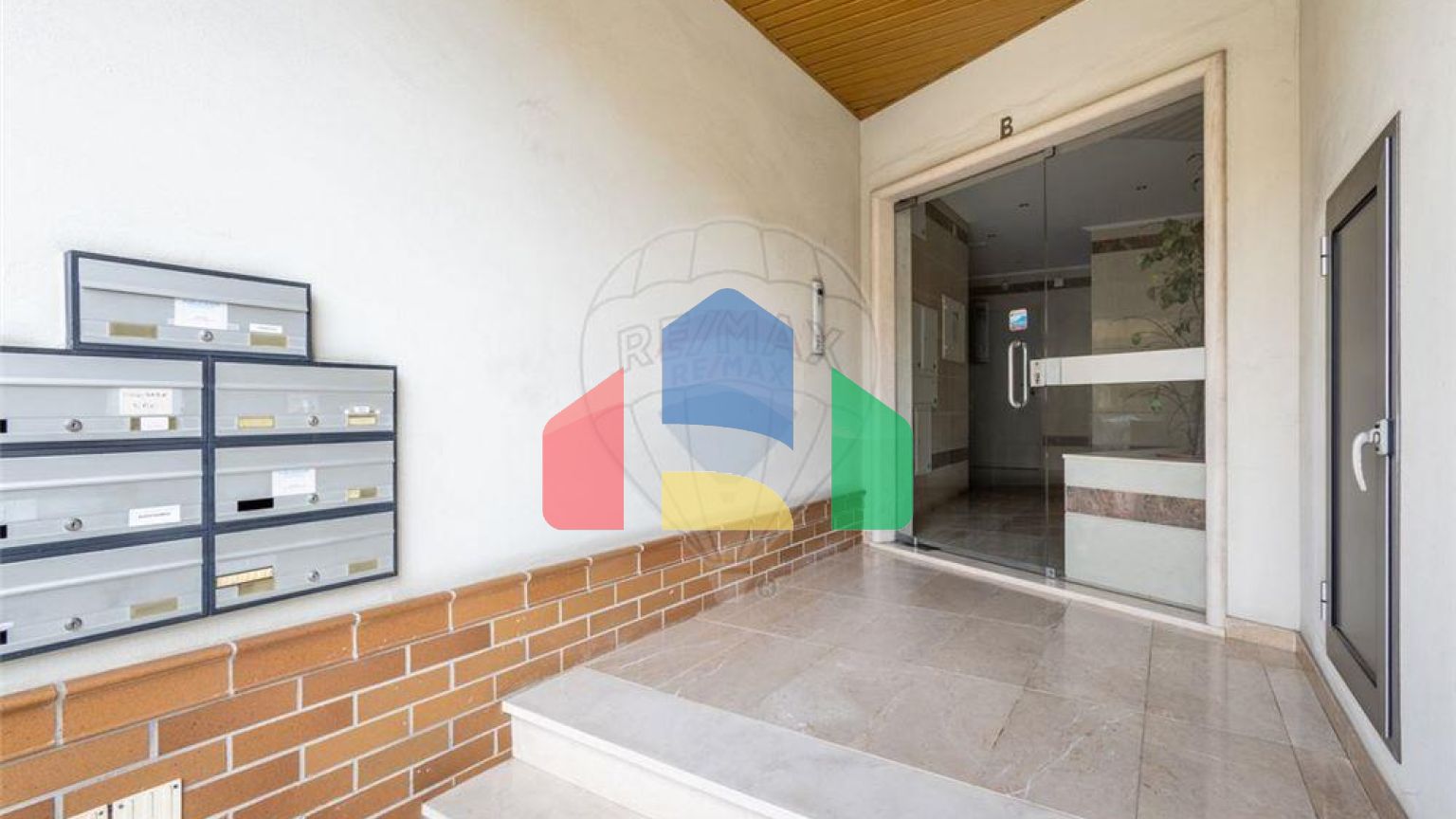 Residential - Condo/Apartment - T3 - Porto de Mós - São João Baptista e São Pedro, Porto de Mos - PT