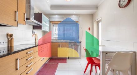 Residential - Condo/Apartment - T3 - Porto de Mós - São João Baptista e São Pedro, Porto de Mos - PT