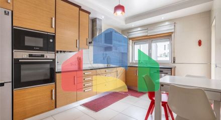 Residential - Condo/Apartment - T3 - Porto de Mós - São João Baptista e São Pedro, Porto de Mos - PT