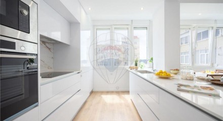 Residential - Condo/Apartment - T2 - Ajuda, Lisbon - PT