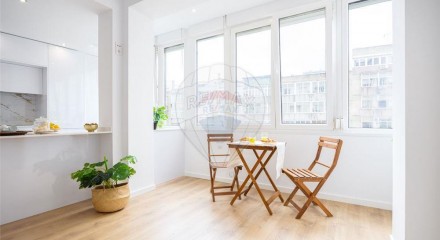 Residential - Condo/Apartment - T2 - Ajuda, Lisbon - PT