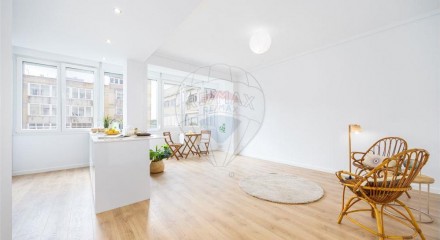 Residential - Condo/Apartment - T2 - Ajuda, Lisbon - PT