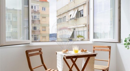 Residential - Condo/Apartment - T2 - Ajuda, Lisbon - PT