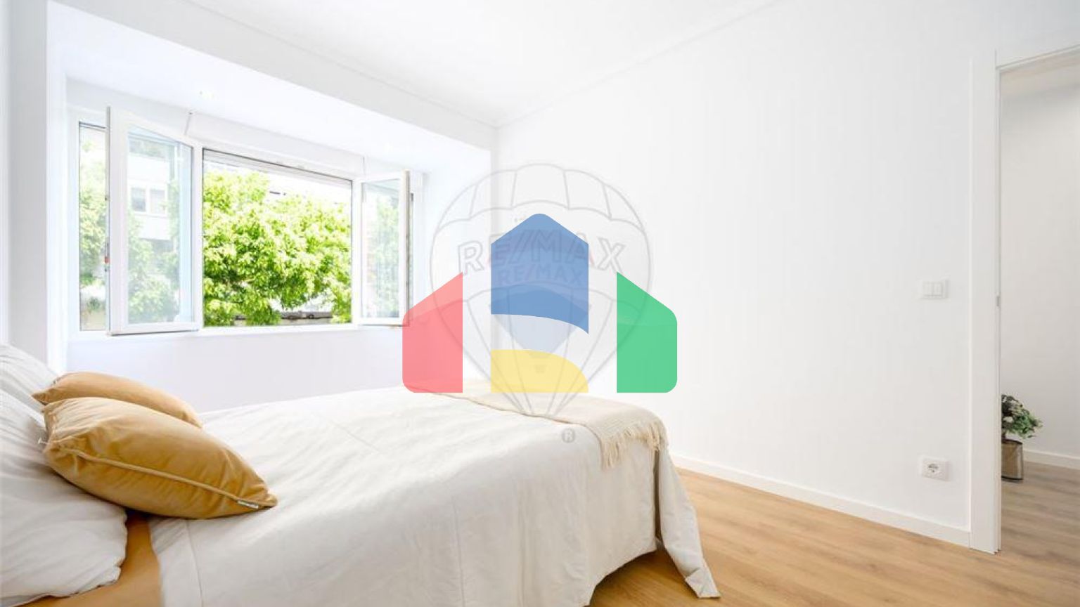 Residential - Condo/Apartment - T2 - Ajuda, Lisbon - PT