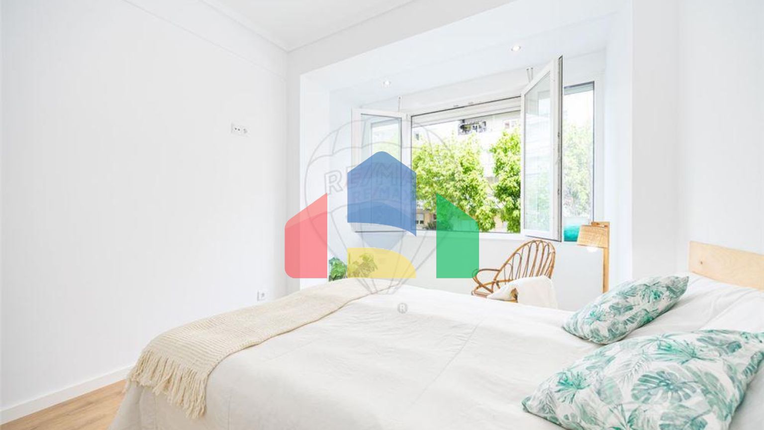 Residential - Condo/Apartment - T2 - Ajuda, Lisbon - PT