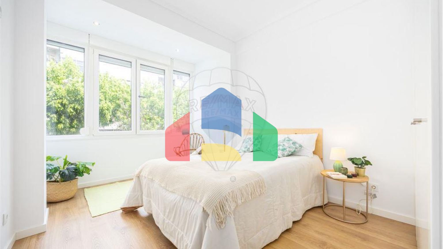 Residential - Condo/Apartment - T2 - Ajuda, Lisbon - PT