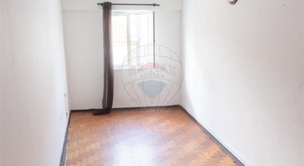 Residential - Single Family Home - T4 - Angra (S. Pedro), Angra do Heroismo - PT