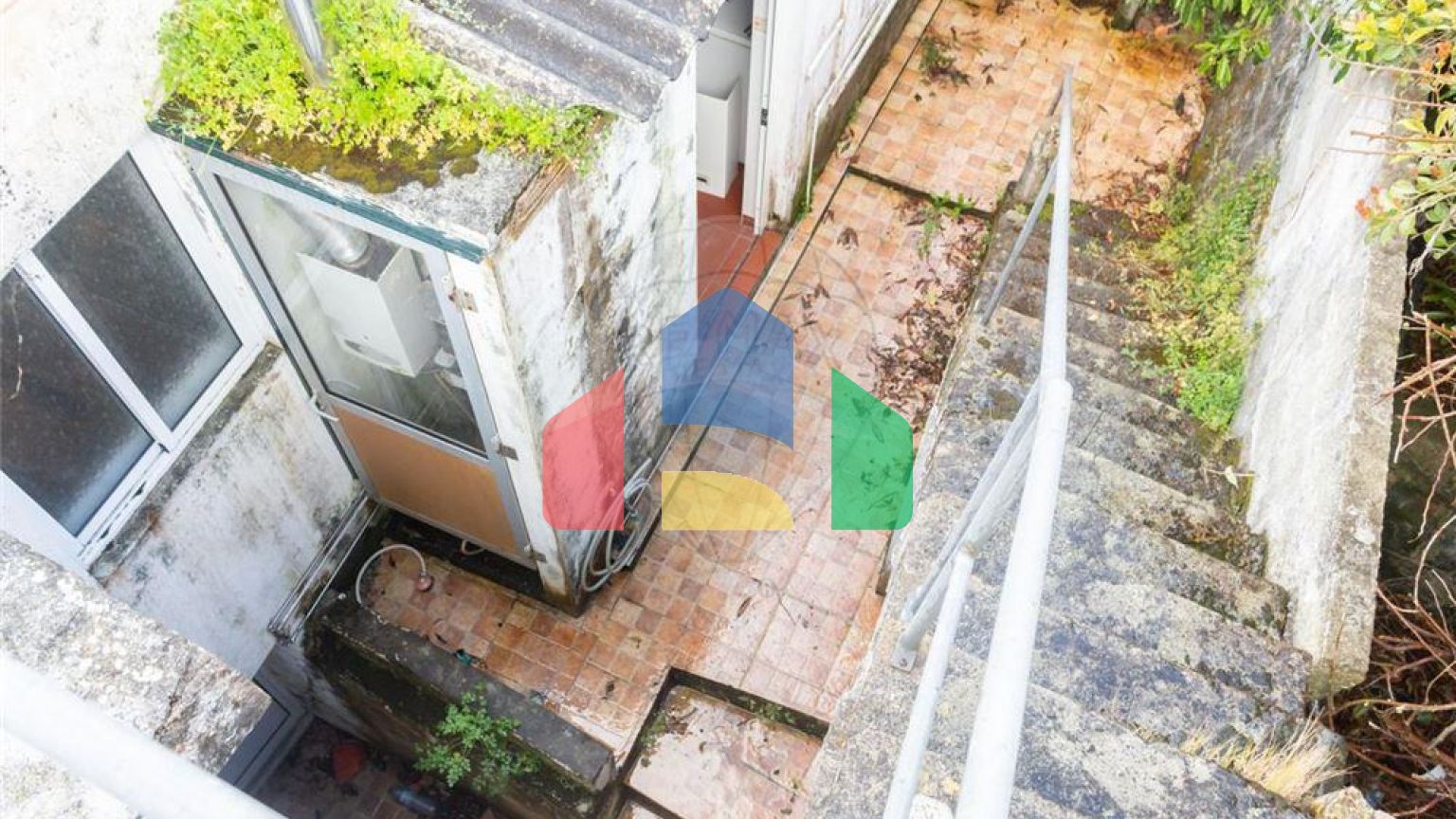 Residential - Single Family Home - T4 - Angra (S. Pedro), Angra do Heroismo - PT