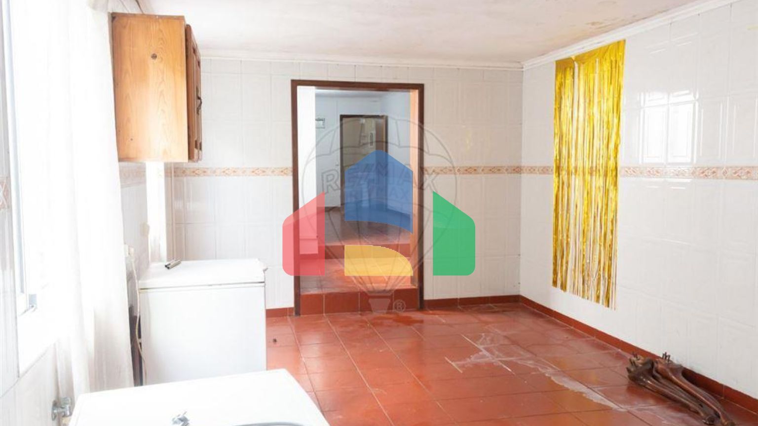 Residential - Single Family Home - T4 - Angra (S. Pedro), Angra do Heroismo - PT