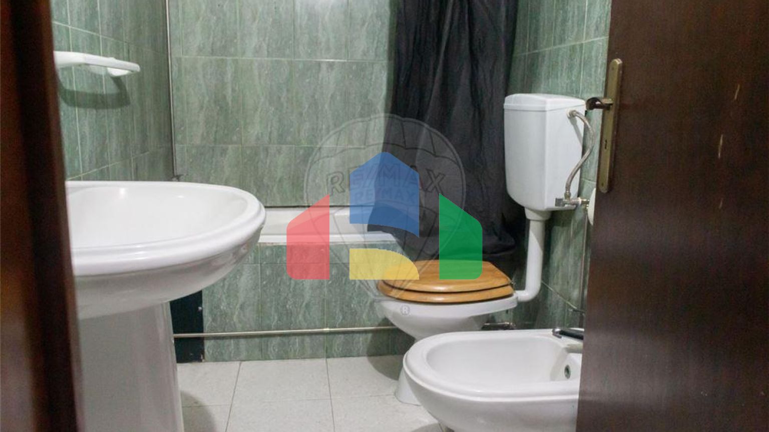 Residential - Single Family Home - T4 - Angra (S. Pedro), Angra do Heroismo - PT