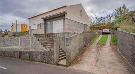 Residential - Single Family Home - T3 - S. Mateus da Calheta, Angra do Heroismo - PT