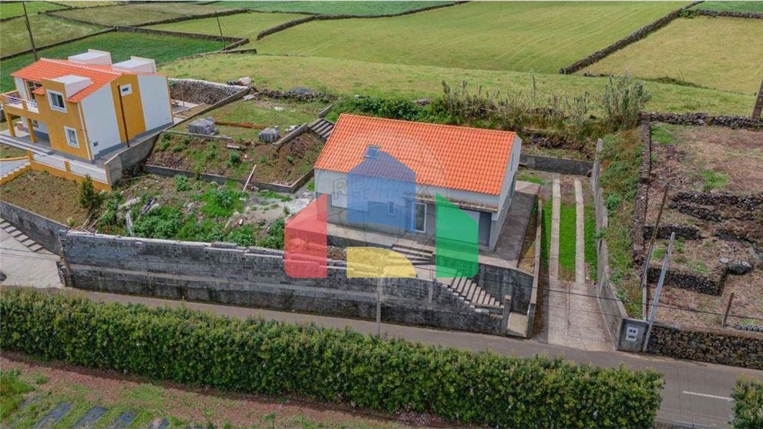 Residential - Single Family Home - T3 - S. Mateus da Calheta, Angra do Heroismo - PT