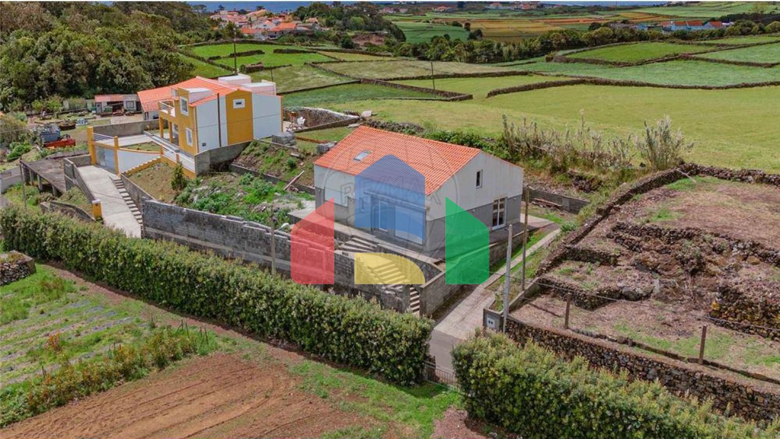 Residential - Single Family Home - T3 - S. Mateus da Calheta, Angra do Heroismo - PT