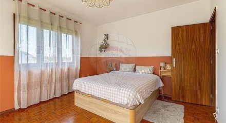 Residential - Condo/Apartment - T4 - Pedroso e Seixezelo, Vila Nova de Gaia - PT