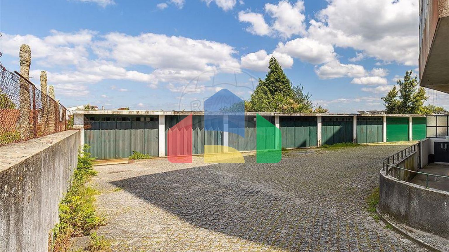 Residential - Condo/Apartment - T4 - Pedroso e Seixezelo, Vila Nova de Gaia - PT