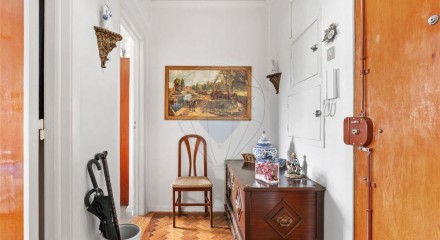 Residential - Condo/Apartment - T1 - Venteira, Amadora - PT