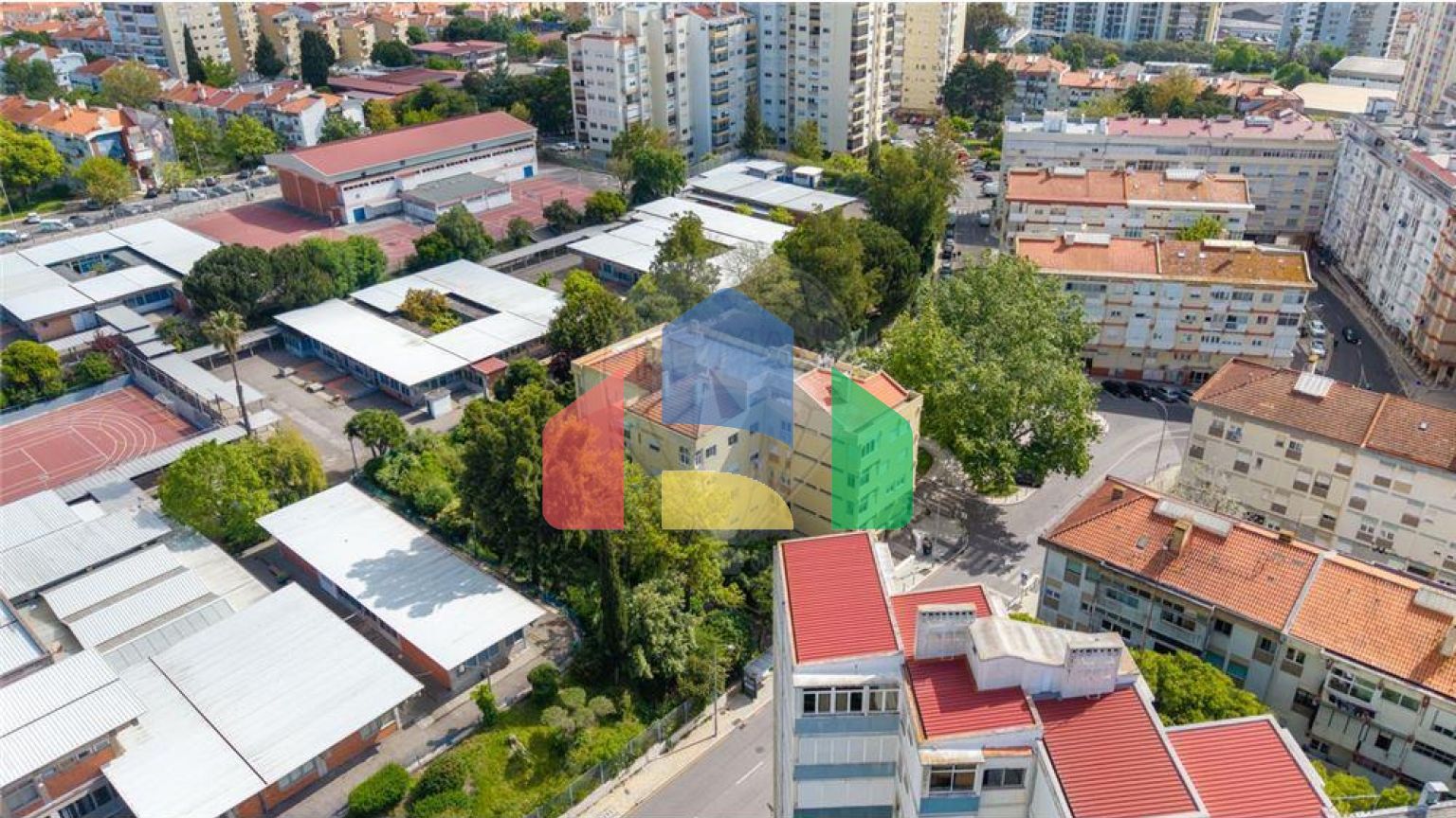 Residential - Condo/Apartment - T1 - Venteira, Amadora - PT