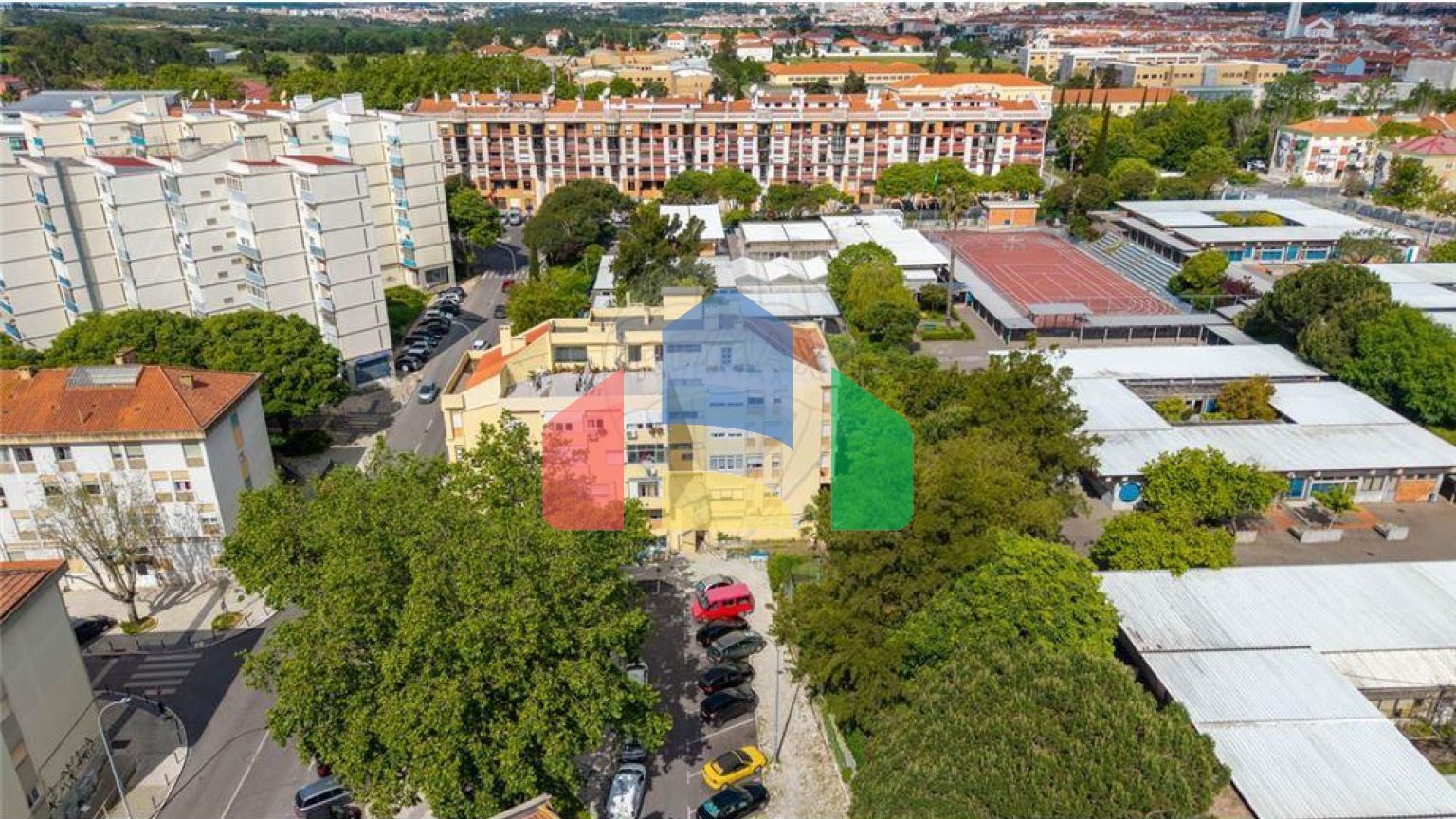 Residential - Condo/Apartment - T1 - Venteira, Amadora - PT