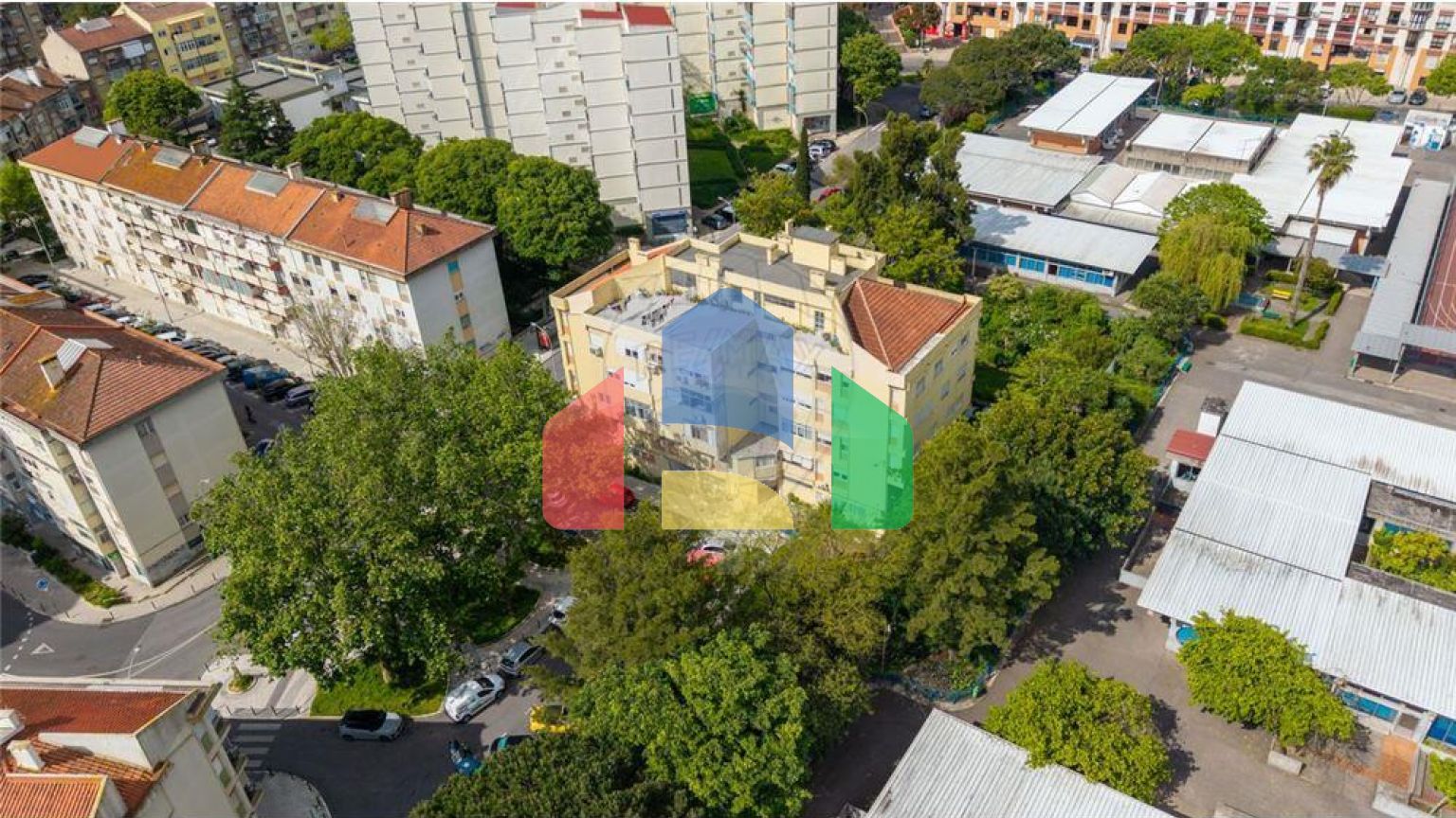 Residential - Condo/Apartment - T1 - Venteira, Amadora - PT