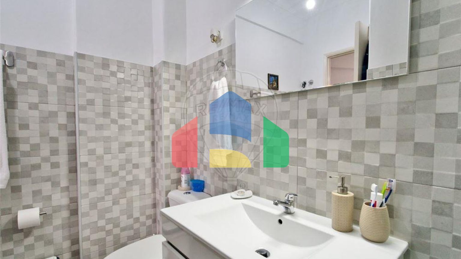 Residential - Condo/Apartment - T1 - Venteira, Amadora - PT