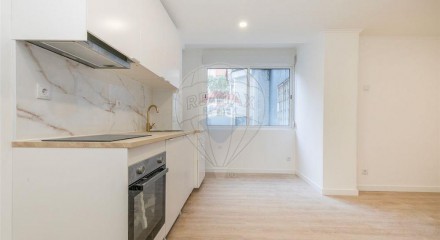 Residential - Condo/Apartment - T1 - Venteira, Amadora - PT