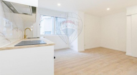 Residential - Condo/Apartment - T1 - Venteira, Amadora - PT