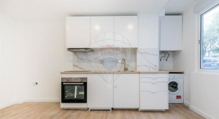 Residential - Condo/Apartment - T1 - Venteira, Amadora - PT