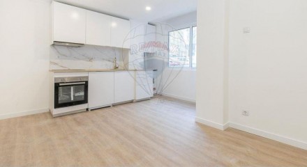 Residential - Condo/Apartment - T1 - Venteira, Amadora - PT
