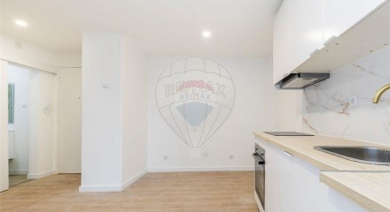 Residential - Condo/Apartment - T1 - Venteira, Amadora - PT