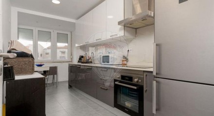 Residential - Condo/Apartment - T3 - Póvoa de Santo Adrião e Olival Basto, Odivelas - PT