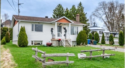 Residential - Bungalow - Saint-Tite, Canada - Canada