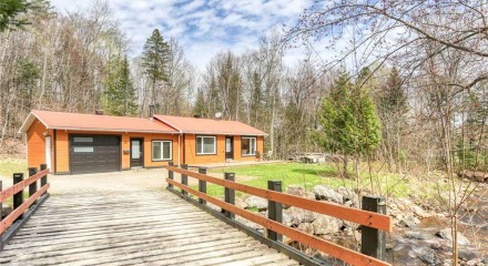 Residential - Bungalow - Saint-Tite, Canada - Canada