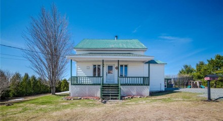 Residential - Two Level House - Saint-Jean-de-Dieu, Canada - Canada