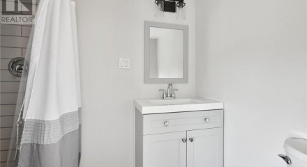Residential - Single Family Home - Renfrew, Canada - Canada
