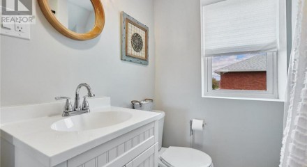 Residential - Single Family Home - Renfrew, Canada - Canada
