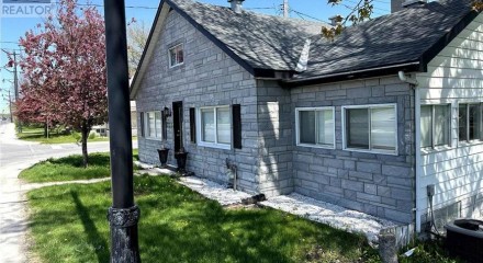 Residential - Single Family Home - Perth, Canada - Canada