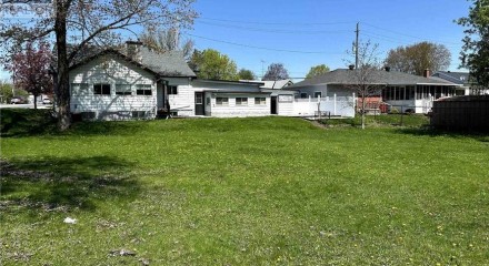 Residential - Single Family Home - Perth, Canada - Canada