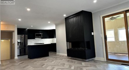 Residential - Single Family Home - Perth, Canada - Canada