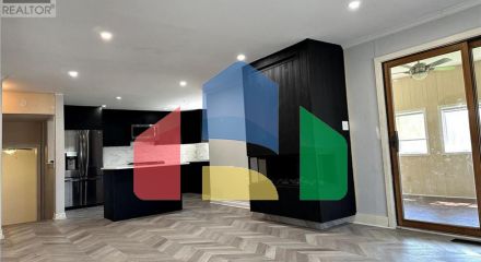 Residential - Single Family Home - Perth, Canada - Canada