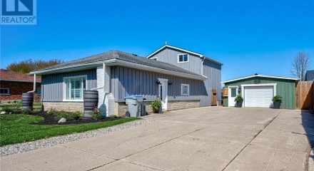 Residential - Single Family Home - Perth, Canada - Canada