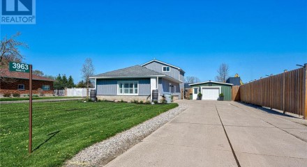 Residential - Single Family Home - Perth, Canada - Canada