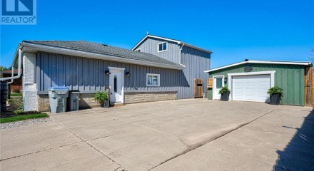 Residential - Single Family Home - Perth, Canada - Canada