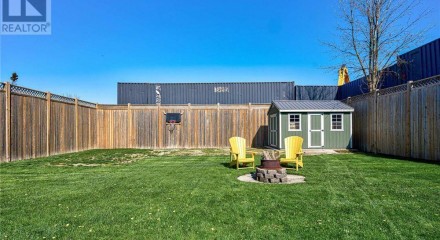 Residential - Single Family Home - Perth, Canada - Canada