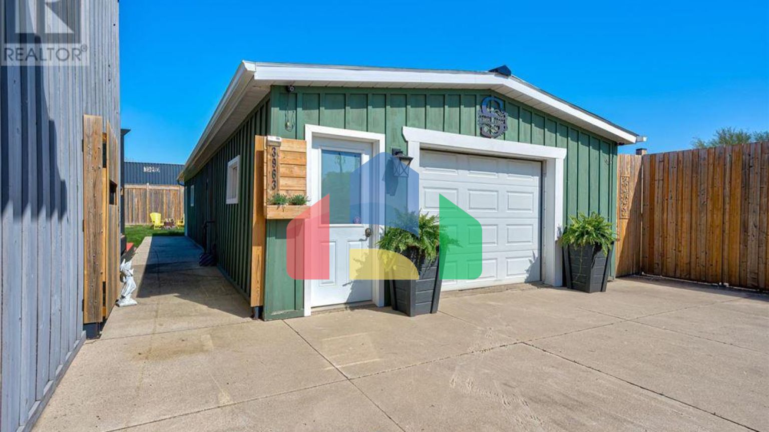 Residential - Single Family Home - Perth, Canada - Canada