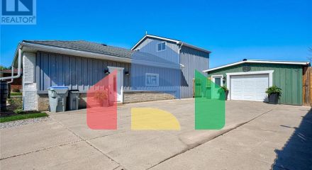 Residential - Single Family Home - Perth, Canada - Canada