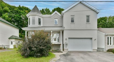 Residential - Two Level House - Saint-Jérôme (Bellefeuille), Canada - Canada