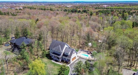 Residential - Two Level House - Saint-Jérôme (Bellefeuille), Canada - Canada